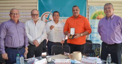 Otro reconocimiento para el rector de Unicor, Dr Jairo Torres Oviedo.