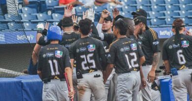 Vaqueros venció 4-3 a Los Tigres en el Once de Noviembre